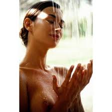 Quand est ce qu'il est possible de prendre une douche suite à un lifting des seins ?